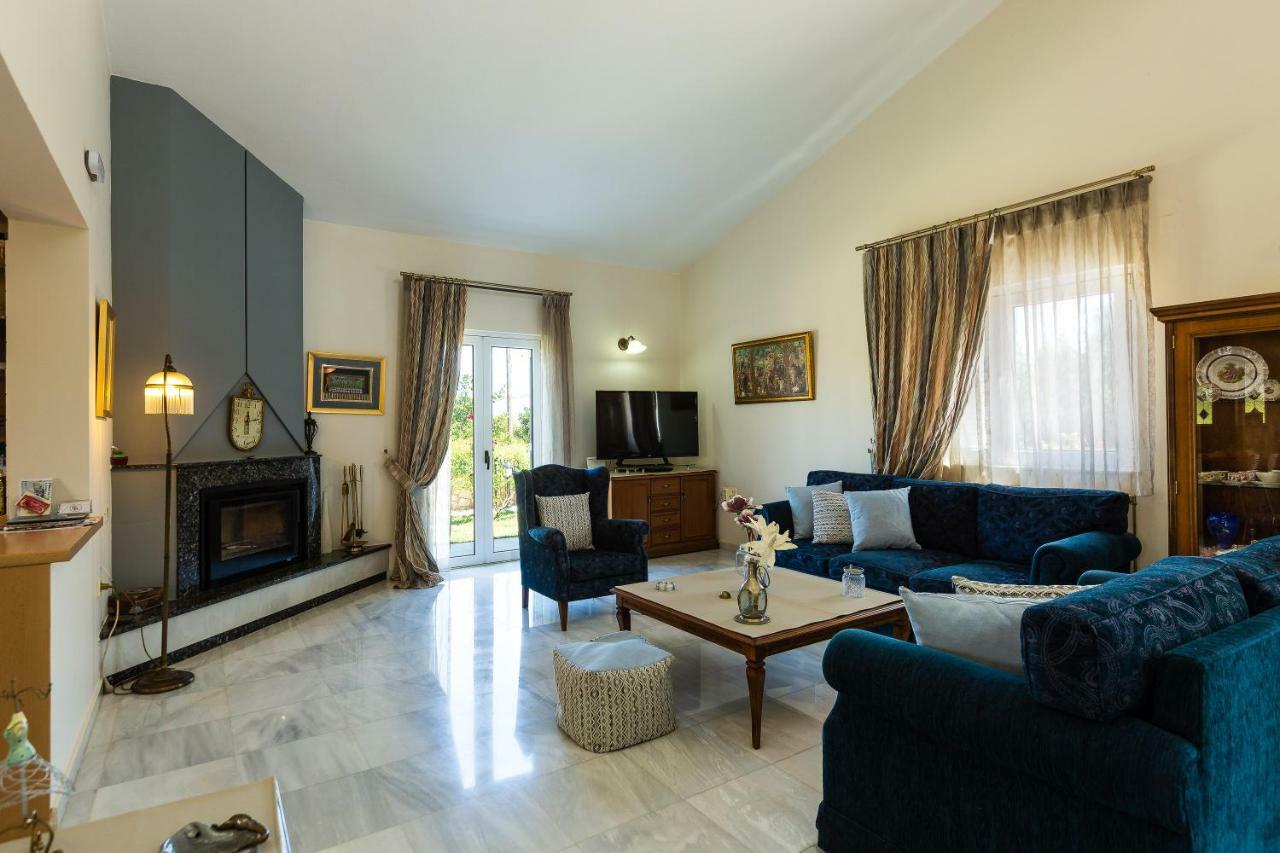 Carpe Diem-Luxury Villa With Private Pool Agia Paraskevi  ภายนอก รูปภาพ